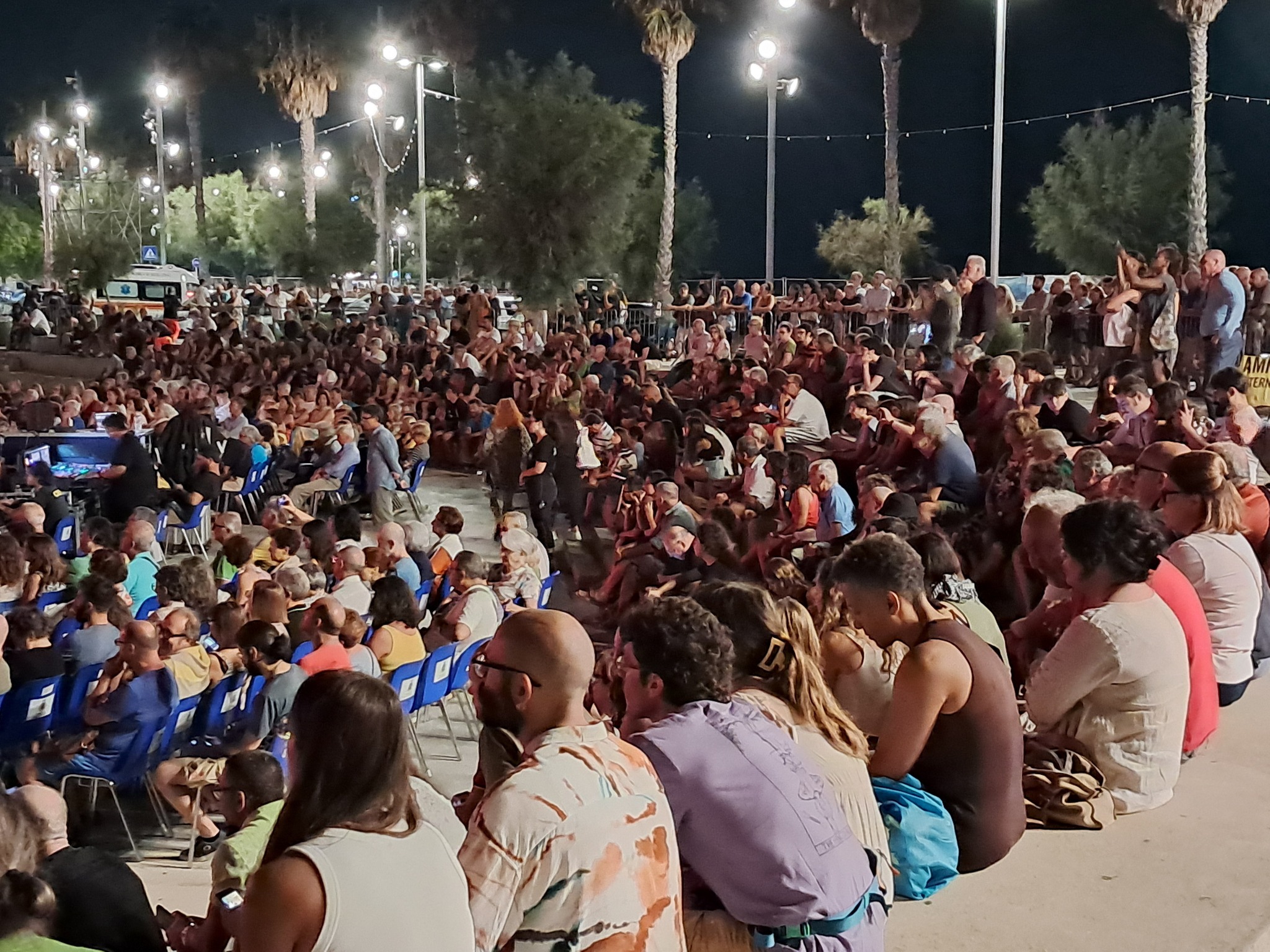 scopri tutto sul conferimento del premio enzo del re a faraualla: riconoscimento alla creatività musicale e all’impegno culturale del celebre ensemble vocale italiano.